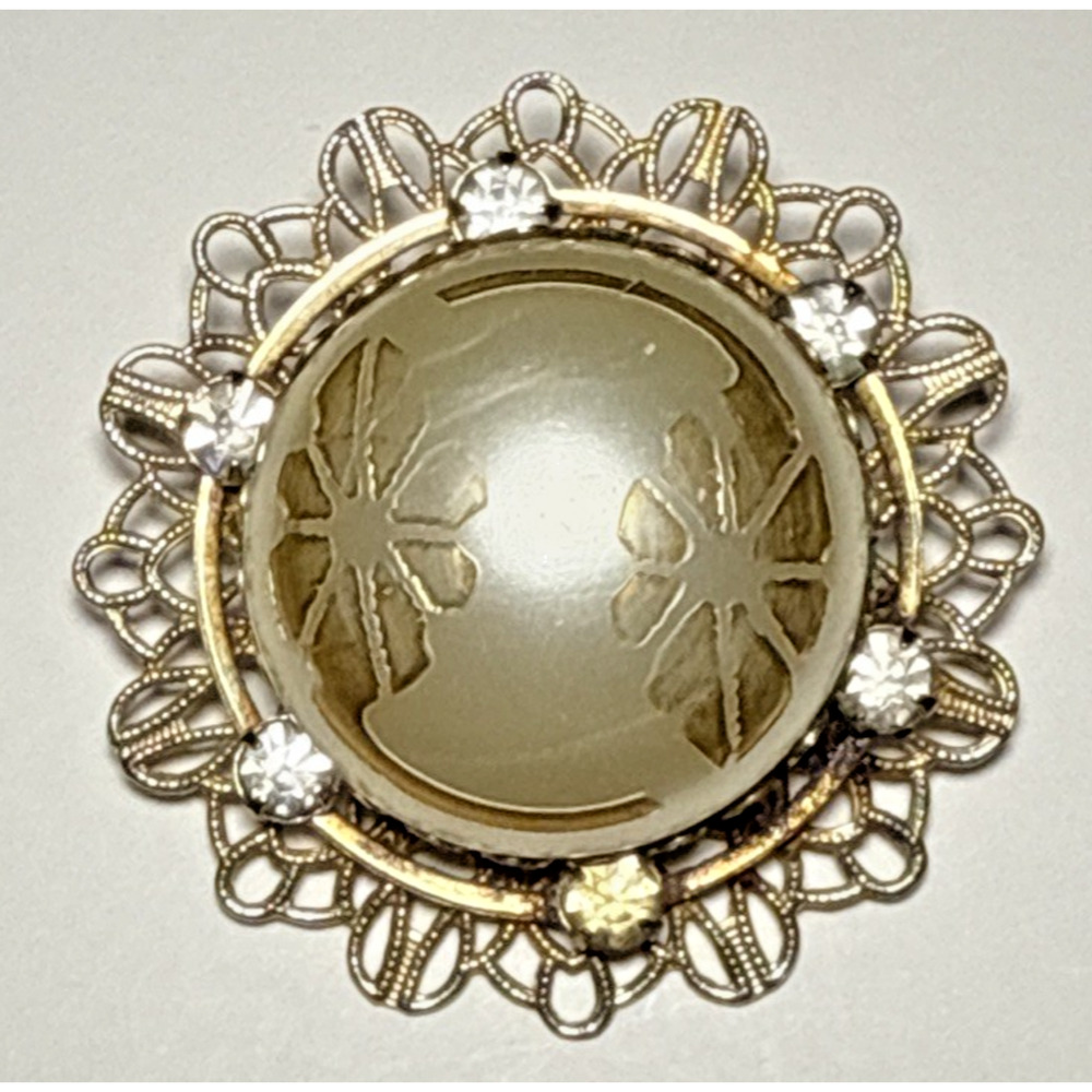 Vintage‎ Gold Tone Faux Pearl and Rhinestone Detailed Brooch J-2H